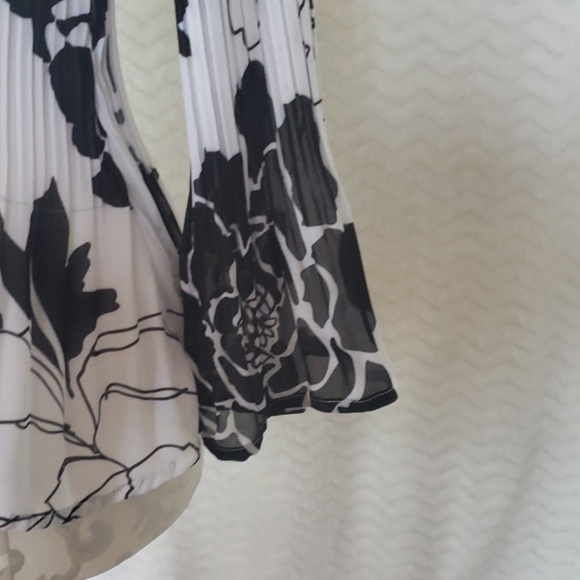 Allison Taylor petite blouse white & black flowers - Picture 3 of 5